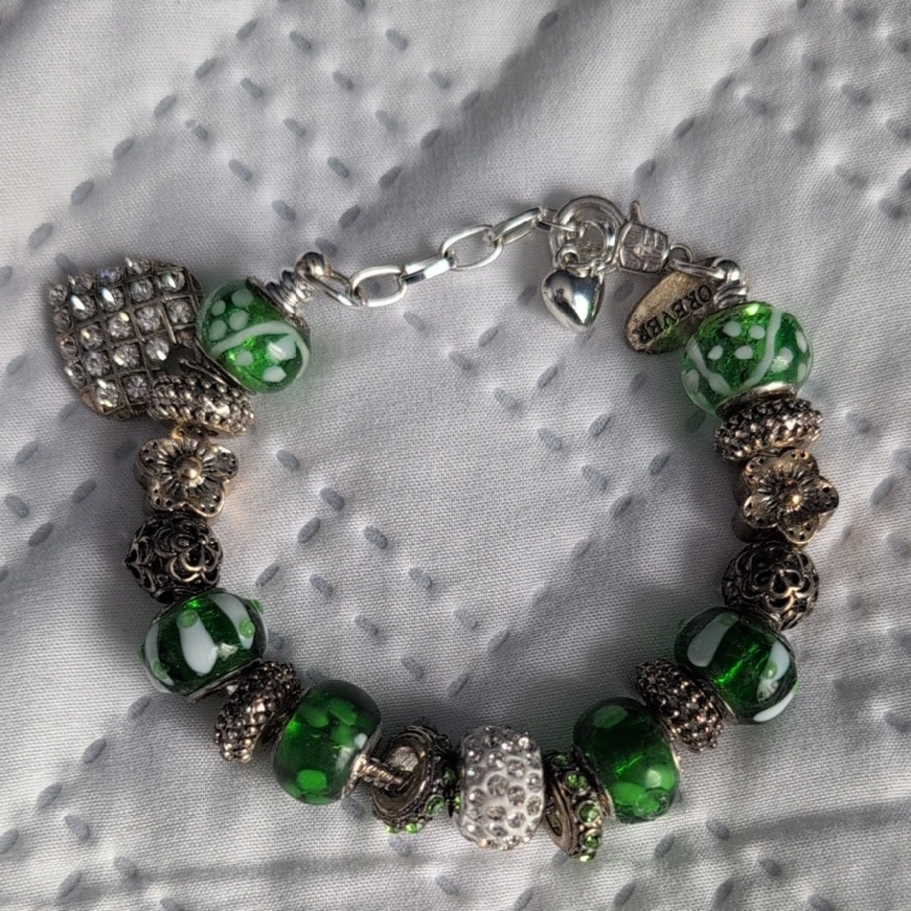 Green and Silver Beaded Bracelet - Picture 4 of 6